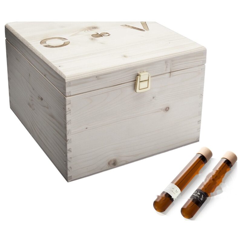 EVO Italian Black / White Gin "WOOD CIGARBOX"(18/18) 47% Vol.  36x 0,05l