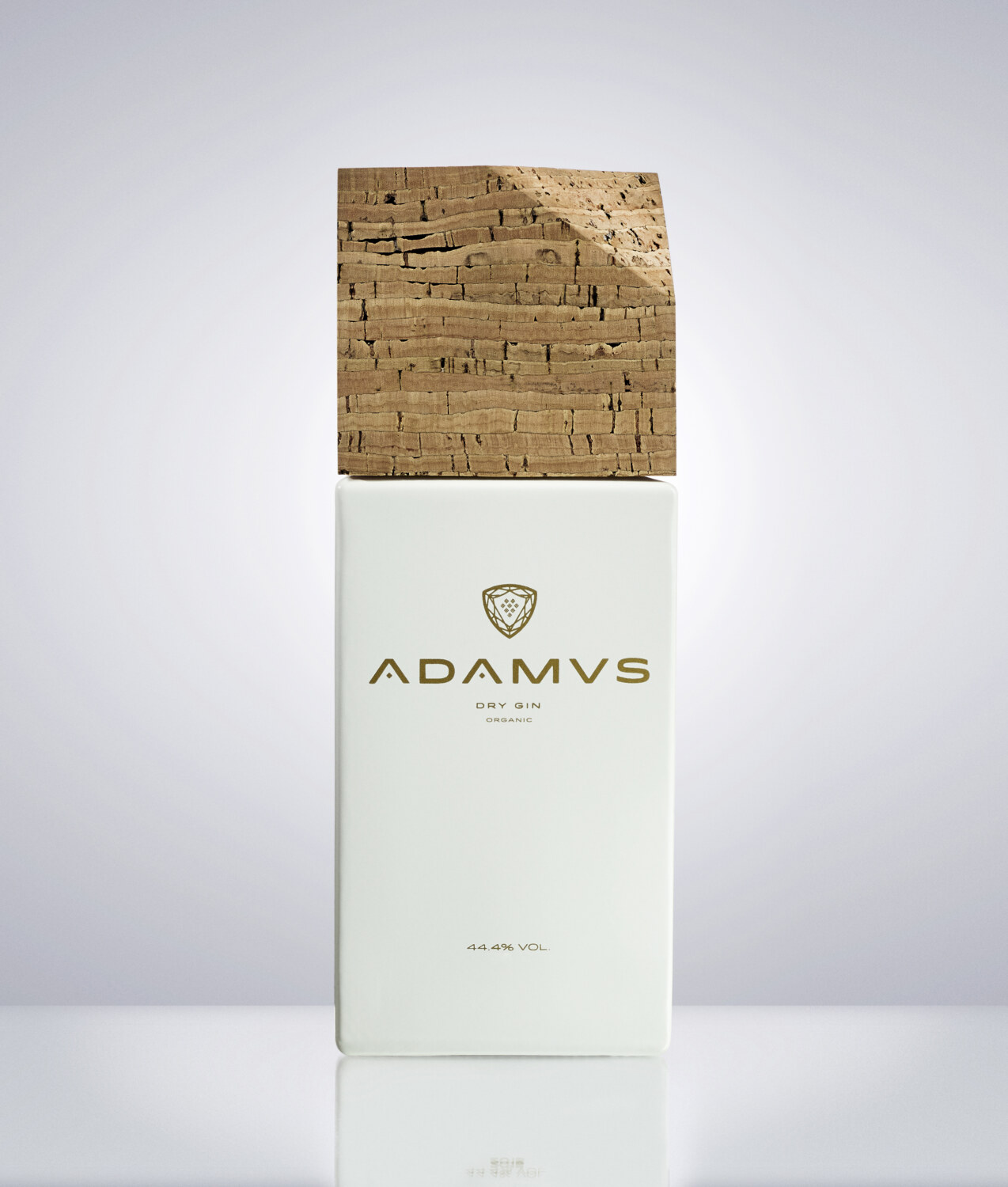 Adamus Organic Dry Gin mit 44,4 Prozent und Korkverschluss