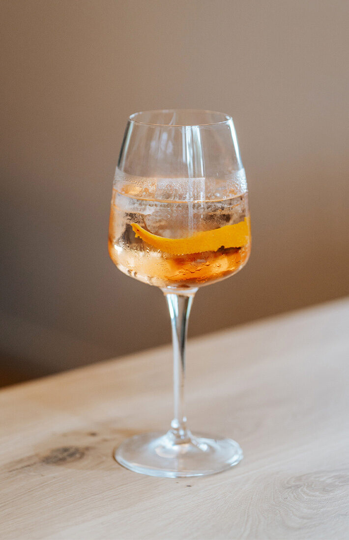 694 Aperitivo Tonic mit Orangenscheibe