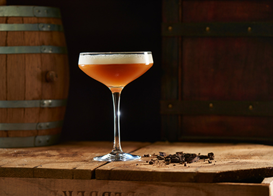 World's End Sour im Stielglas mit Eiweißschaum